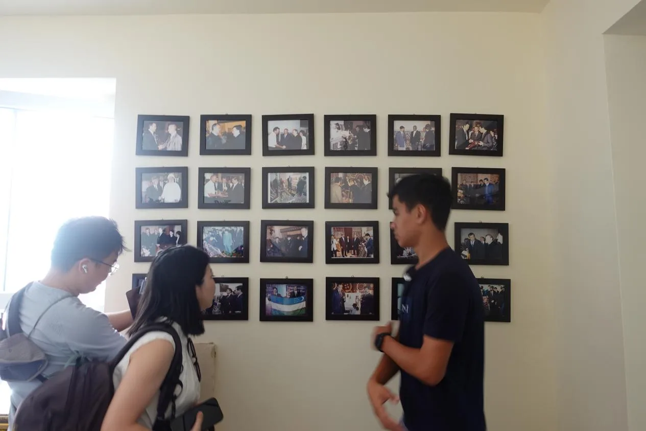 撒马尔罕丝绸地毯工坊:丝绸之路上的家族织造传统